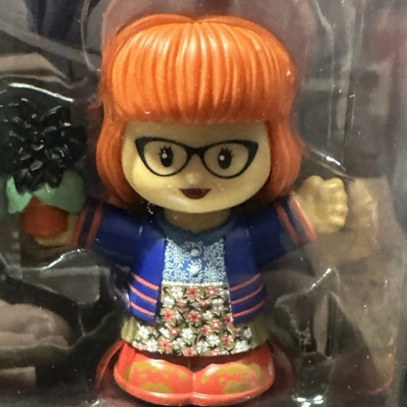 Fisher-Price Little People Collector, Special Edition Wednesday, 4 Figurine Set - Picture 3 of 7